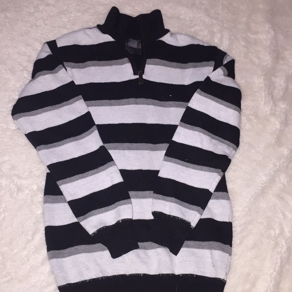 Boys sweater size 10/12